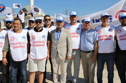 Bursa'da işçi çıkarmaları fabrika önünde protesto edildi