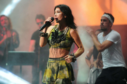 Hande Yener sevilen şarkılarıyla Bursa'da sahne alacak