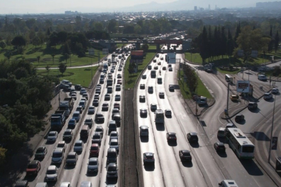 Bursa'da okullar açıldı, trafik çilesi başladı