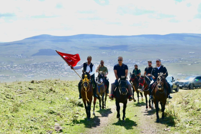 Atlı safariyle tarih ve doğanın keyfi çıkarılıyor