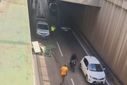 Bursa'da akıllara durgunluk veren olay! Aracın üzerine duvar ve korkuluk düştü