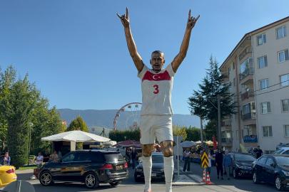 Bolu’da heykeli dikilen Merih Demiral’dan açıklama