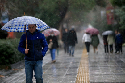 Bugün hava nasıl olacak? O bölgelere kuvvetli yağış bekleniyor