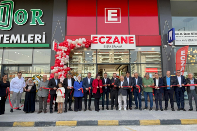 Bursa'da Büşra Sırakaya Eczanesi hizmete açıldı