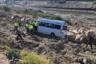 Bursa'da korkunç kaza! Servis minibüsü takla atarak refüje uçtu