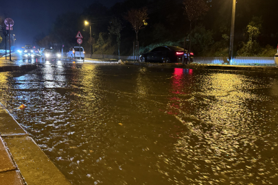 Bursa'da sağanak hayatı olumsuz etkiledi!