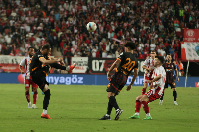 Galatasaray, Antalyaspor'u 3-0 yendi