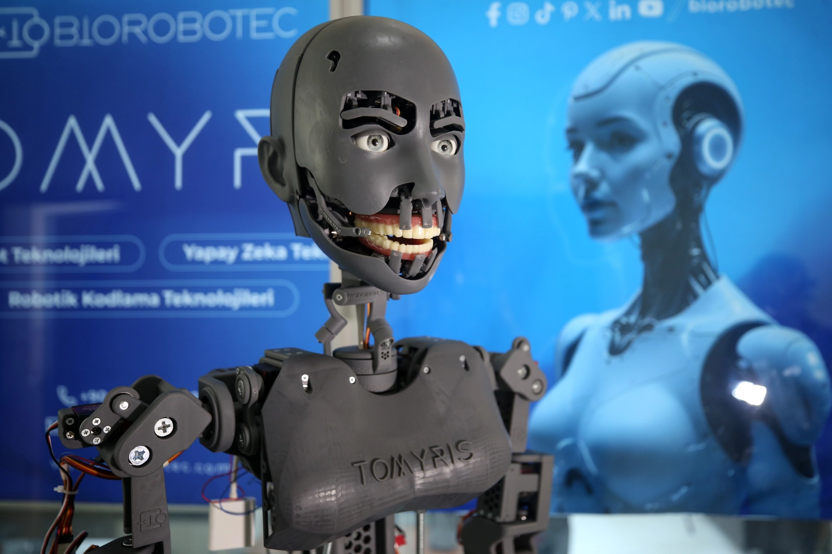 40 günde üretildi! Bursa'nın yapay zeka donatılı insansı robotu: Tomyris