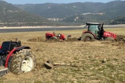 Bursa’da piknik keyfi çileye döndü! 7 araç bataklığa saplandı