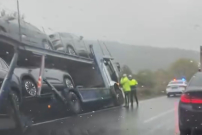 Bursa’da Togg sevkiyatı yapan TIR kontrolden çıktı