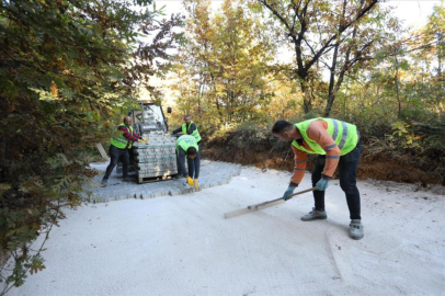 Bahariye Mahallesi’nde yollar parke taşlarla yenileniyor