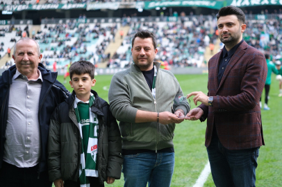 Bursaspor Başkanı Çelik’ten Atış Şirketler Grubu’na teşekkür