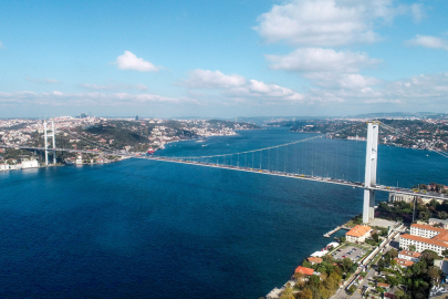 İstanbul Boğazı’nda tarihi yalıların önü denizanası istilası altında