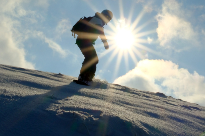 Zigana'da snowboard! 2 saatte tırmanılan zirveden 15 dakikada iniyor