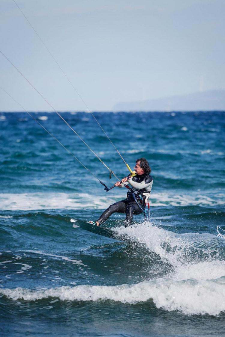 Bursa'da dev dalgalarda Kiteboarding keyfi! -Bursa Hayat Gazetesi-3