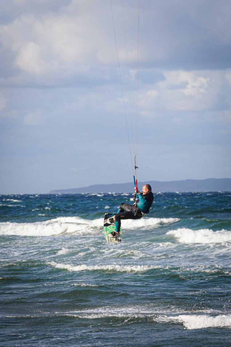 Bursa'da dev dalgalarda Kiteboarding keyfi! -Bursa Hayat Gazetesi-2