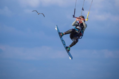 Bursa'da dev dalgalarda Kiteboarding keyfi!