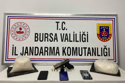 Gemlik’te yasaklı madde bulunduran 3 kişi gözaltına alındı