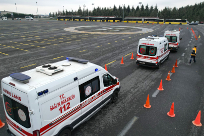 Ambulans sürücüleri zorlu eğitimden geçiyor