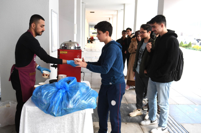 Osmangazi Belediyesi öğrencilerin yanında! Her gün sıcak çorba ikramı