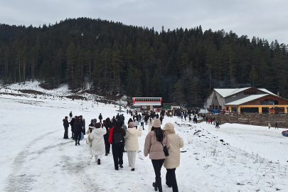 400 öğrenci Ilgaz Dağı'nda kış eğlencesine katıldı