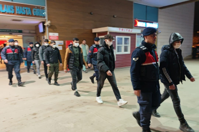 Bursa'da jandarma tespit etti! 7 Suriyeli düzensiz göçmen yakalandı