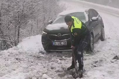 İnegöl'de kar yağışı nedeniyle trafik aksamaları yaşandı