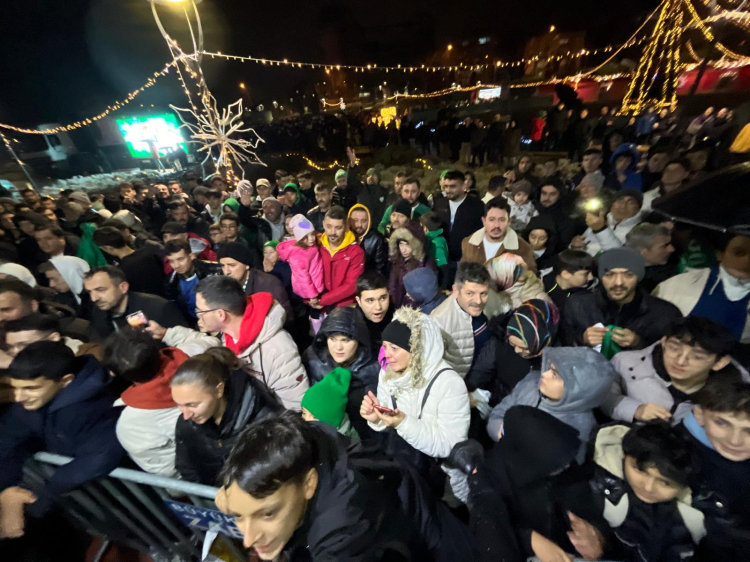 Bursasporlu futbolcular taraftarlarla buluştu -Bursa Hayat Gazetesi-3