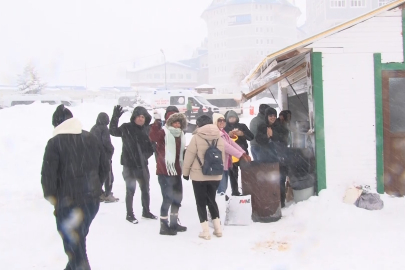 Uludağ’da turistler eksi 8 derece dans ederek ısınmaya çalıştı