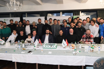 Bursaspor ailesi yemekte buluştu ve Batalla'nın doğum gününü kutladı